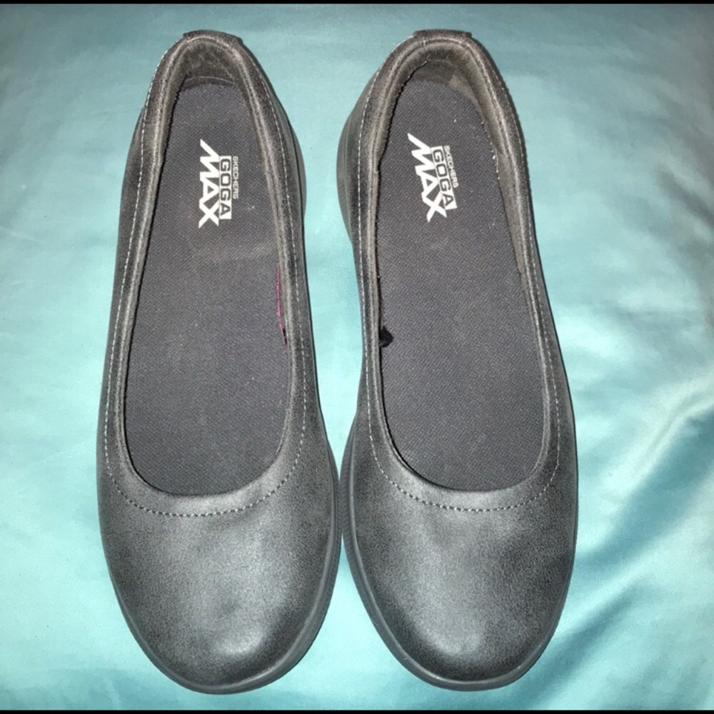 Comfy Grey Skechers Flats — Barely Worn!